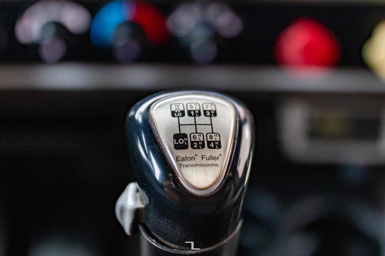 2013 Kenworth T-800 Heavy Spec Tractor Sleeper Red Deer AB