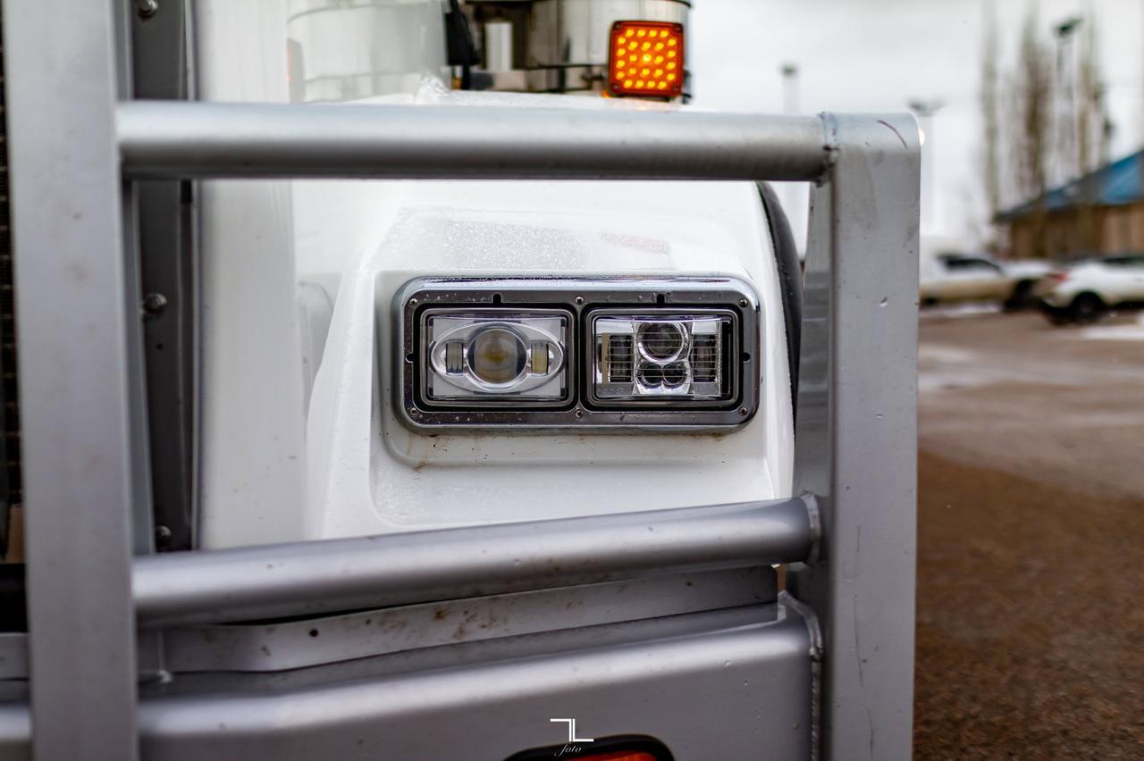 2013 Kenworth T-800 Heavy Spec Tractor Sleeper Red Deer AB