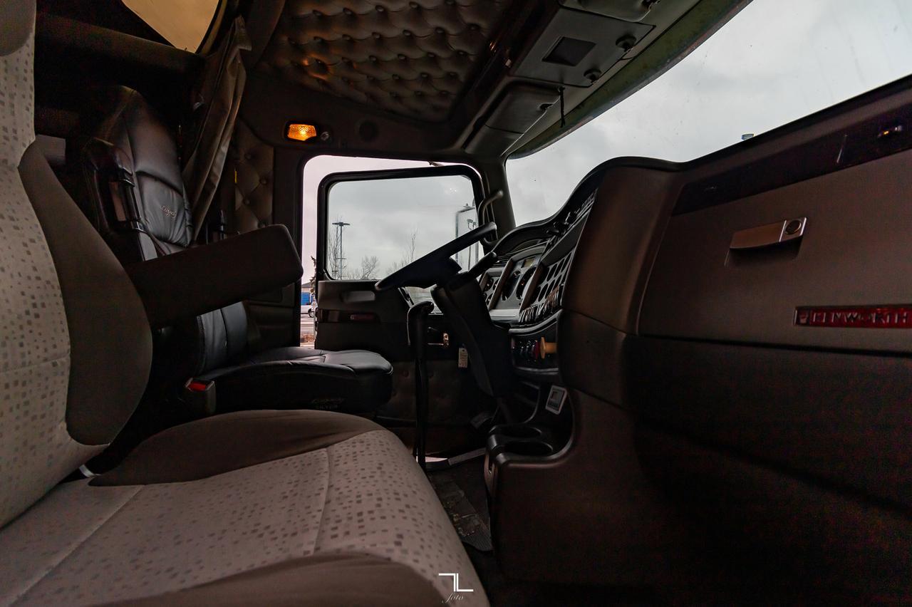 2013 Kenworth T-800 Heavy Spec Tractor Sleeper Red Deer AB