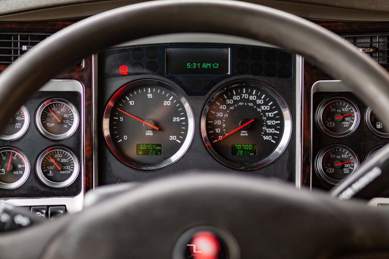 2013 Kenworth T-800 Heavy Spec Tractor Sleeper Red Deer AB