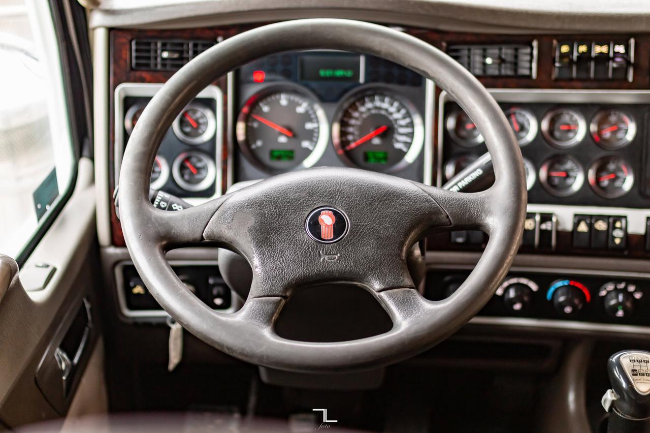 2013 Kenworth T-800 Heavy Spec Tractor Sleeper Red Deer AB