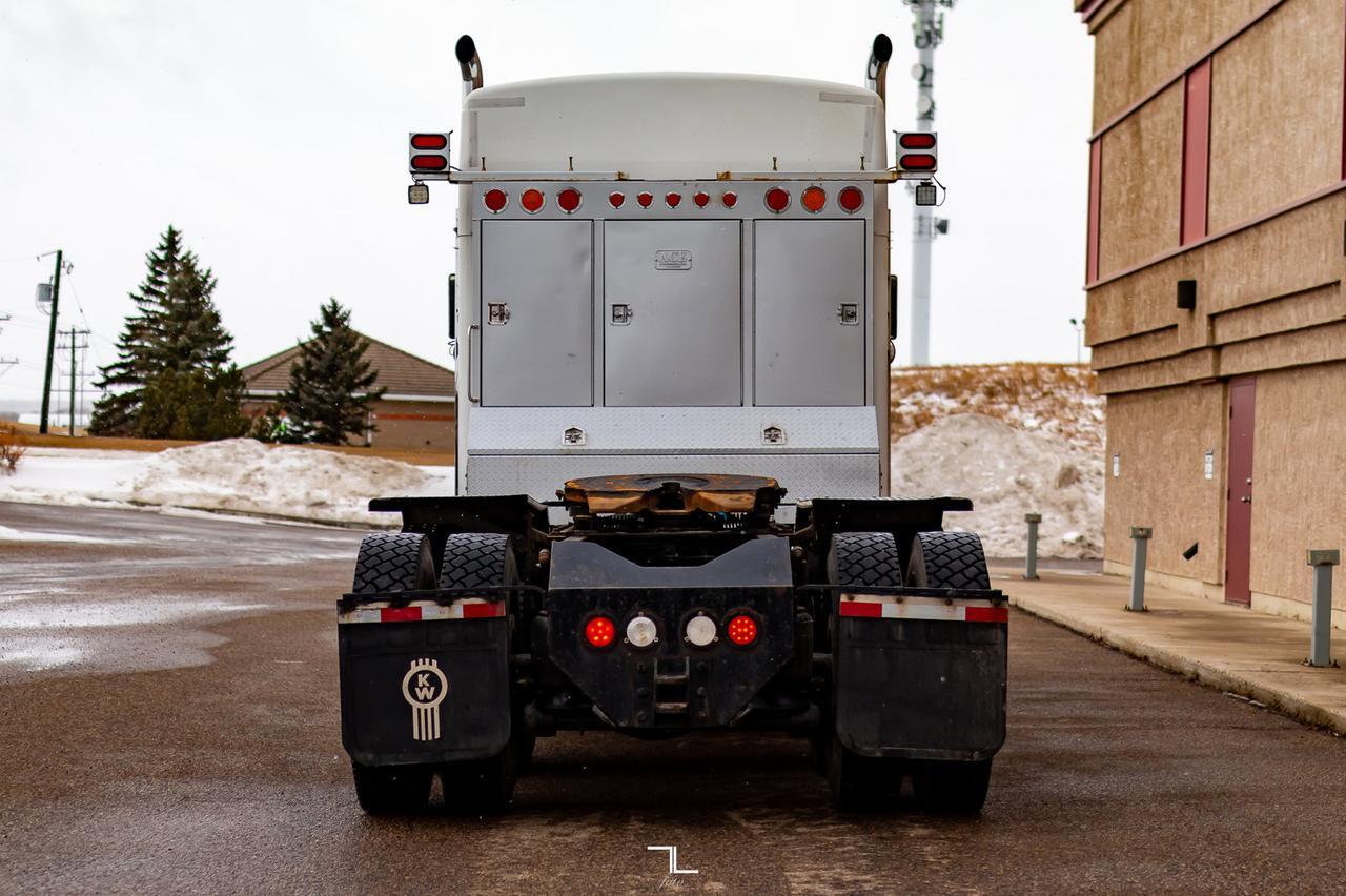 2013 Kenworth T-800 Heavy Spec Tractor Sleeper Red Deer AB