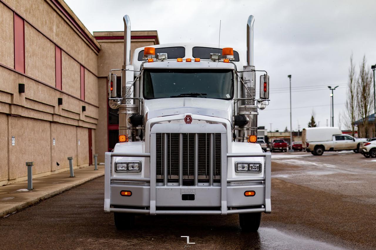 2013 Kenworth T-800 Heavy Spec Tractor Sleeper Red Deer AB