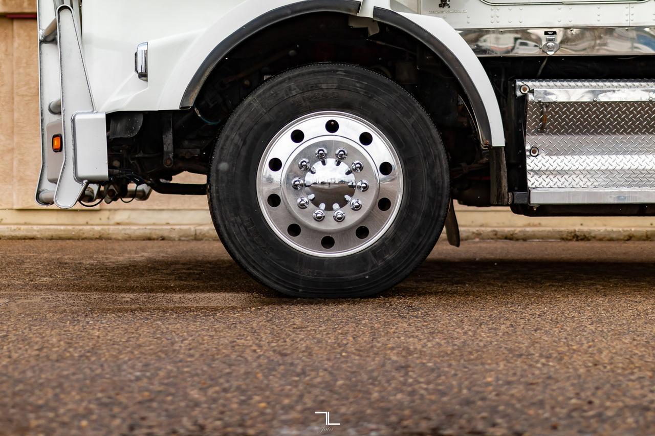 2013 Kenworth T-800 Heavy Spec Tractor Sleeper Red Deer AB