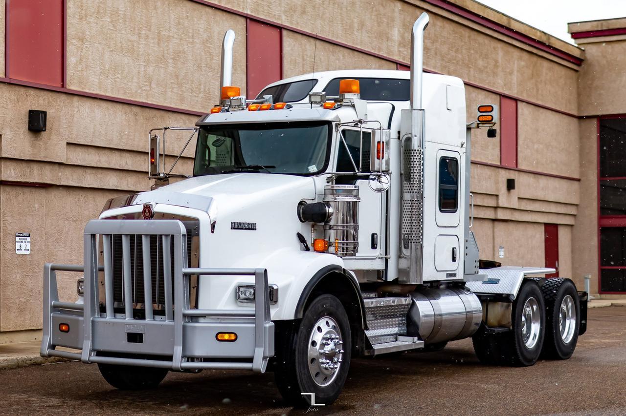 2013 Kenworth T-800 Heavy Spec Tractor Sleeper Red Deer AB