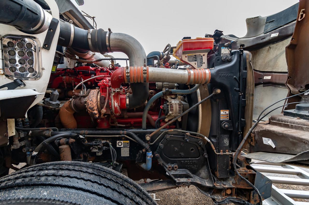2013 Kenworth T-800 Heavy Spec Tractor Sleeper Red Deer AB