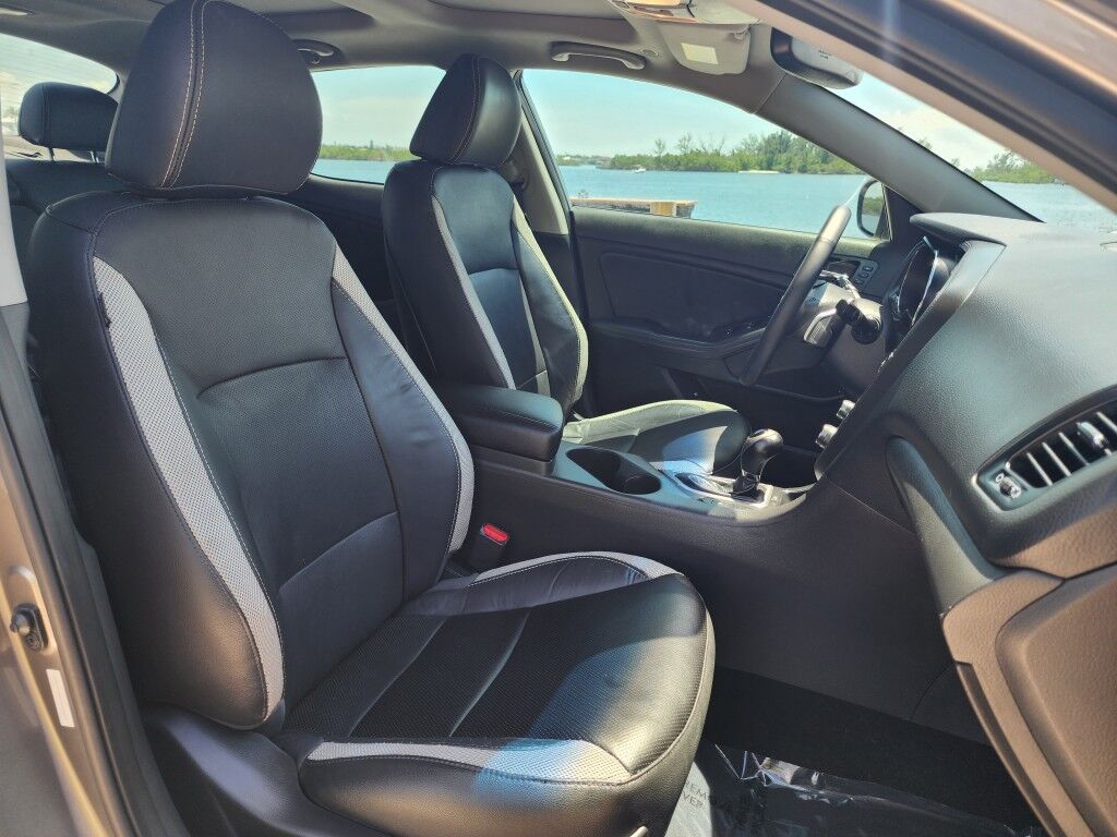 2013 Kia Optima SX w/Limited Pkg~LOW MILES~BLUETOOTH~CRUISE CONTROL~FOG LIGTHS~NAVIGATION SYSTEM~PANORAMIC MOONROOF / SUNROOF~REARVIEW CAMERA Sarasota FL