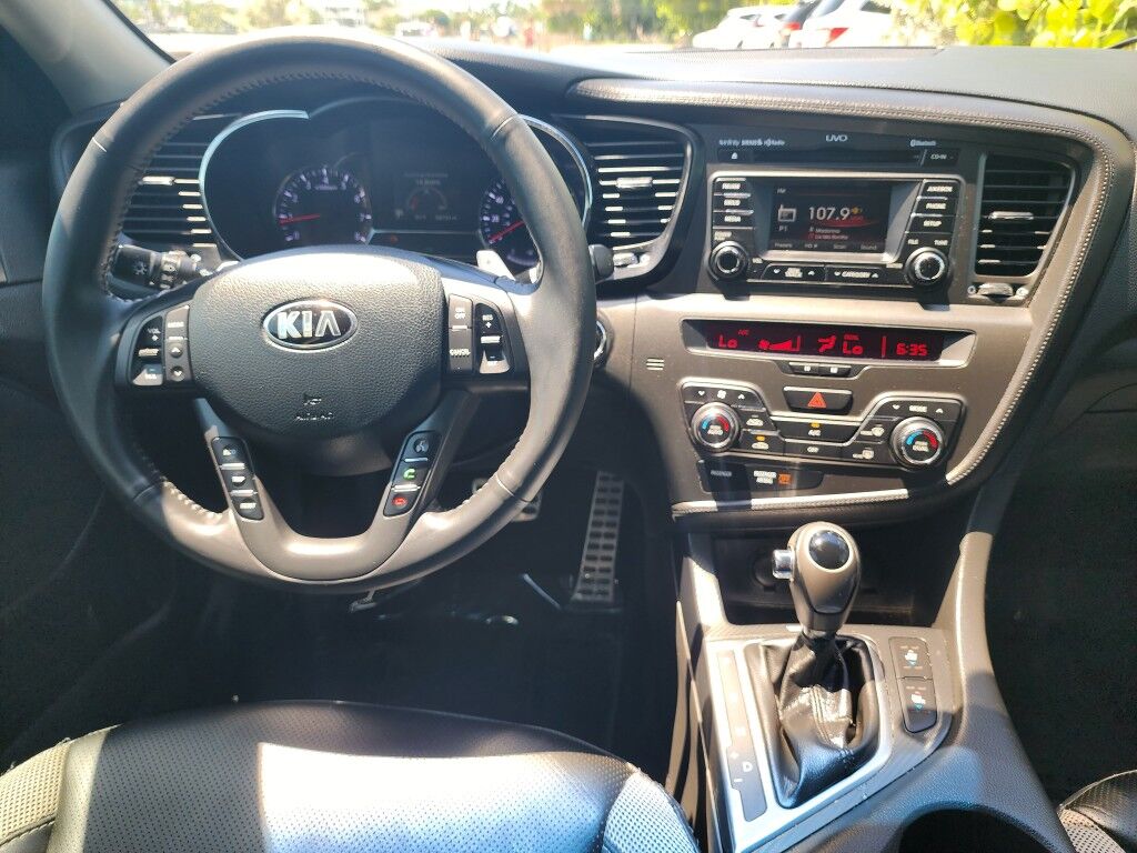 2013 Kia Optima SX w/Limited Pkg~LOW MILES~BLUETOOTH~CRUISE CONTROL~FOG LIGTHS~NAVIGATION SYSTEM~PANORAMIC MOONROOF / SUNROOF~REARVIEW CAMERA Sarasota FL