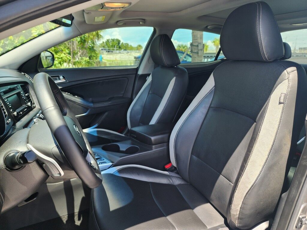 2013 Kia Optima SX w/Limited Pkg~LOW MILES~BLUETOOTH~CRUISE CONTROL~FOG LIGTHS~NAVIGATION SYSTEM~PANORAMIC MOONROOF / SUNROOF~REARVIEW CAMERA Sarasota FL