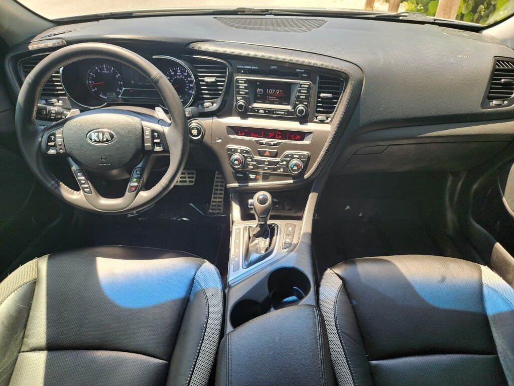 2013 Kia Optima SX w/Limited Pkg~LOW MILES~BLUETOOTH~CRUISE CONTROL~FOG LIGTHS~NAVIGATION SYSTEM~PANORAMIC MOONROOF / SUNROOF~REARVIEW CAMERA Sarasota FL