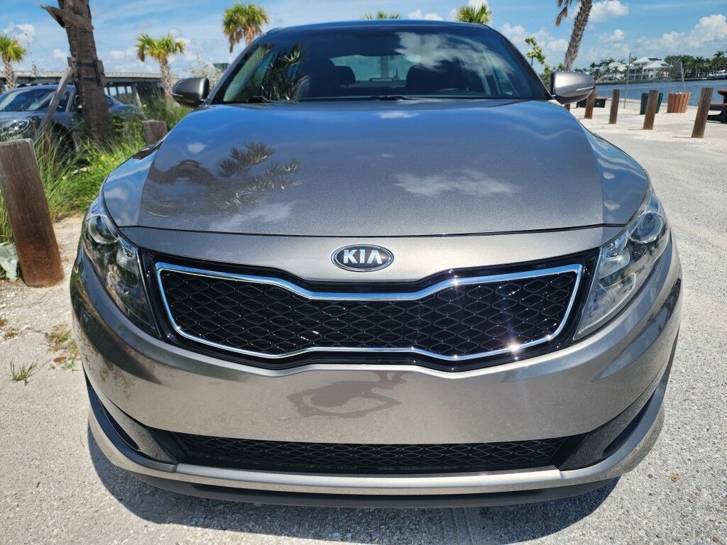 2013 Kia Optima SX w/Limited Pkg~LOW MILES~BLUETOOTH~CRUISE CONTROL~FOG LIGTHS~NAVIGATION SYSTEM~PANORAMIC MOONROOF / SUNROOF~REARVIEW CAMERA Sarasota FL