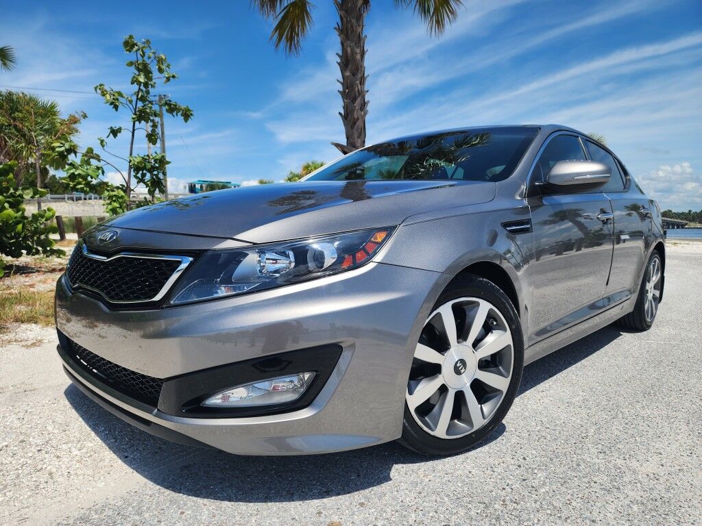 2013 Kia Optima SX w/Limited Pkg~LOW MILES~BLUETOOTH~CRUISE CONTROL~FOG LIGTHS~NAVIGATION SYSTEM~PANORAMIC MOONROOF / SUNROOF~REARVIEW CAMERA Sarasota FL