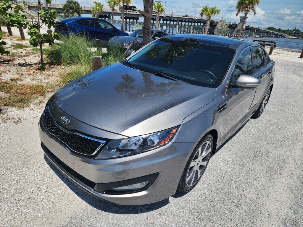 2013 Kia Optima SX w/Limited Pkg~LOW MILES~BLUETOOTH~CRUISE CONTROL~FOG LIGTHS~NAVIGATION SYSTEM~PANORAMIC MOONROOF / SUNROOF~REARVIEW CAMERA Sarasota FL