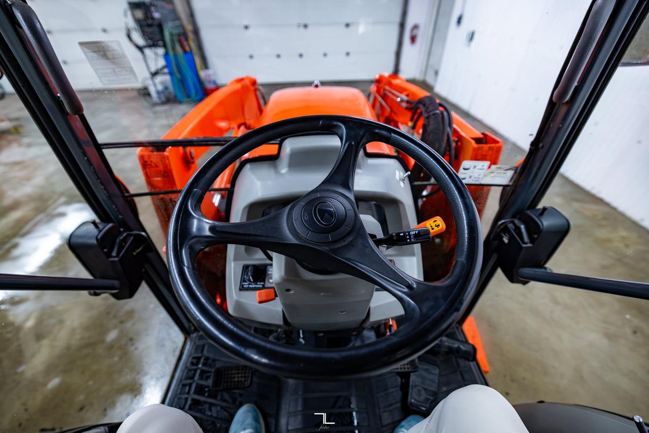 2013 Kubota L4740 4WD Tractor Loader Bucket Diesel Red Deer AB