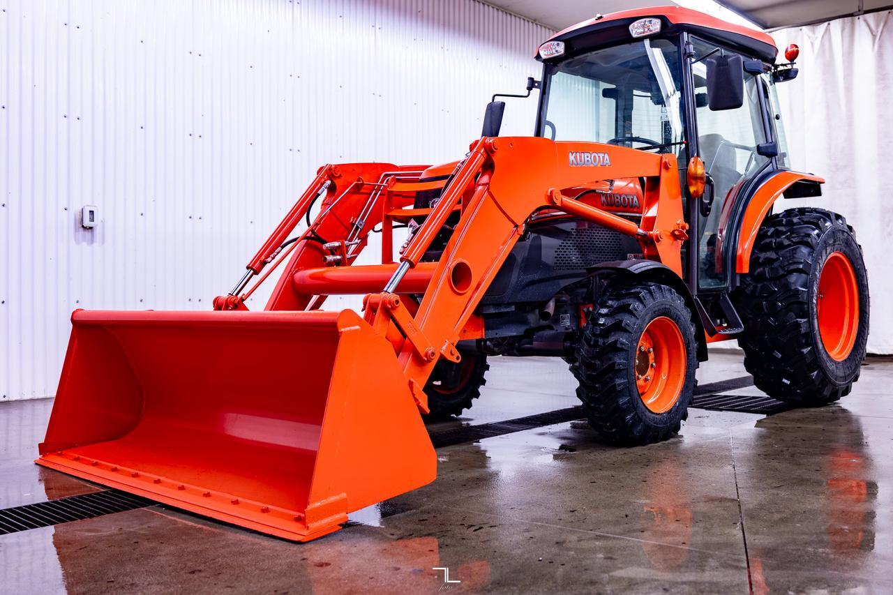2013 Kubota L4740 4WD Tractor Loader Bucket Diesel Red Deer AB