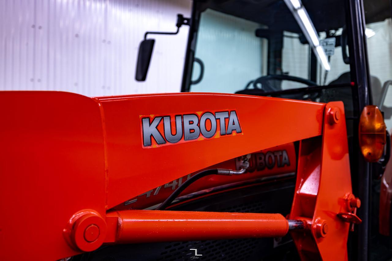 2013 Kubota L4740 4WD Tractor Loader Bucket Diesel Red Deer AB