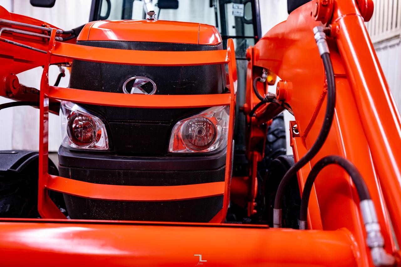 2013 Kubota L4740 4WD Tractor Loader Bucket Diesel Red Deer AB