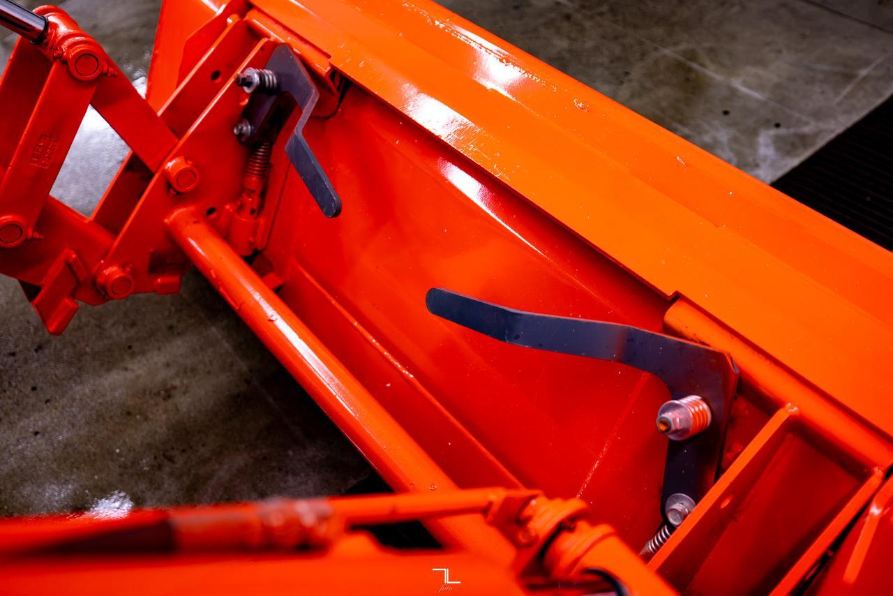 2013 Kubota L4740 4WD Tractor Loader Bucket Diesel Red Deer AB