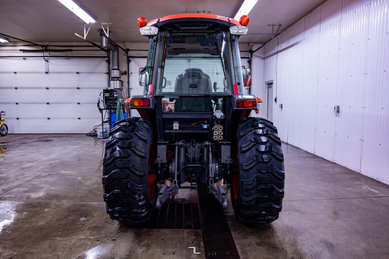 2013 Kubota L4740 4WD Tractor Loader Bucket Diesel Red Deer AB
