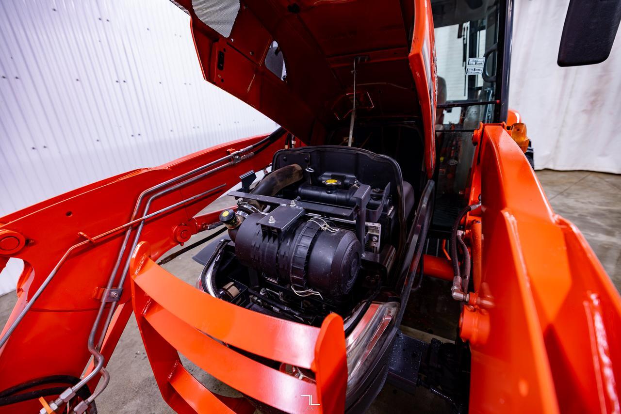 2013 Kubota L4740 4WD Tractor Loader Bucket Diesel Red Deer AB