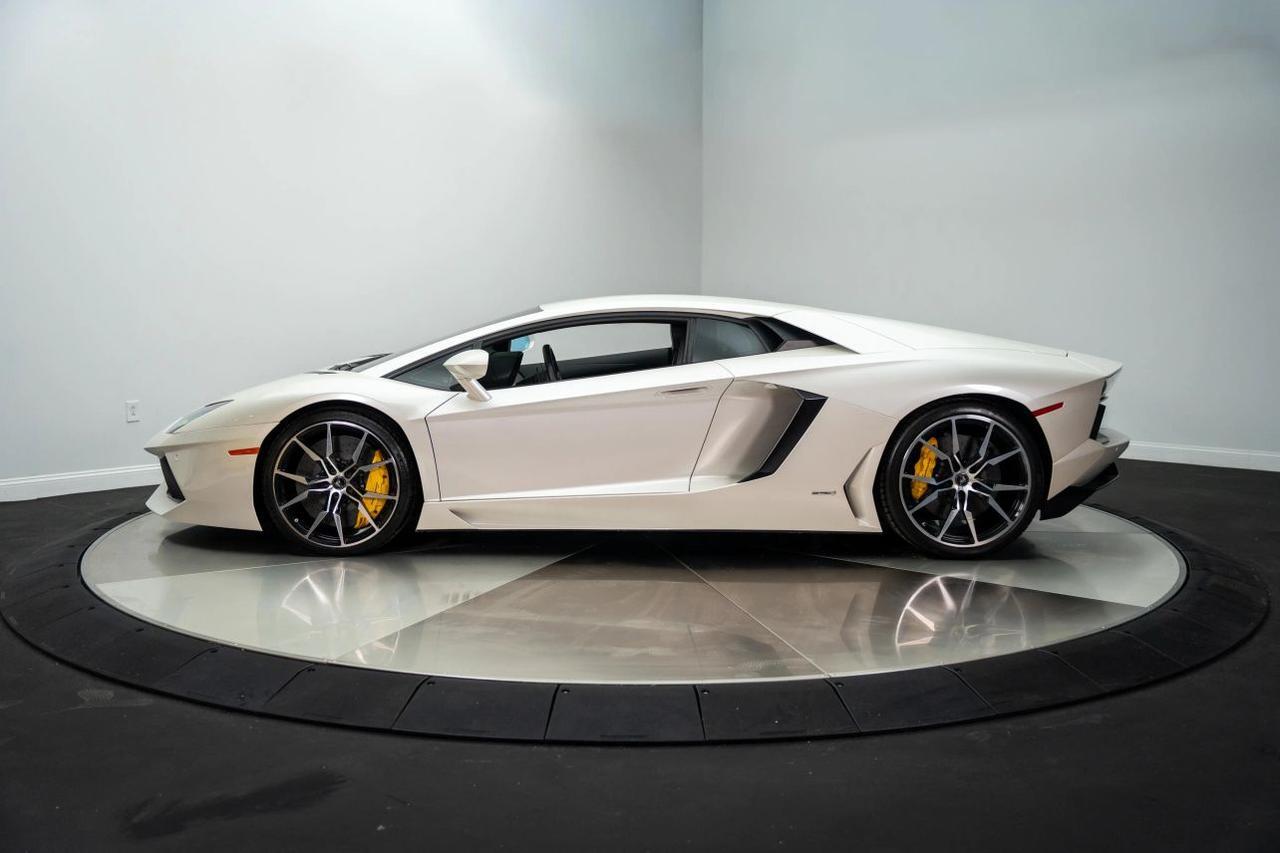 2013 Lamborghini Aventador LP 700-4 Coupe 2D St. Louis MO
