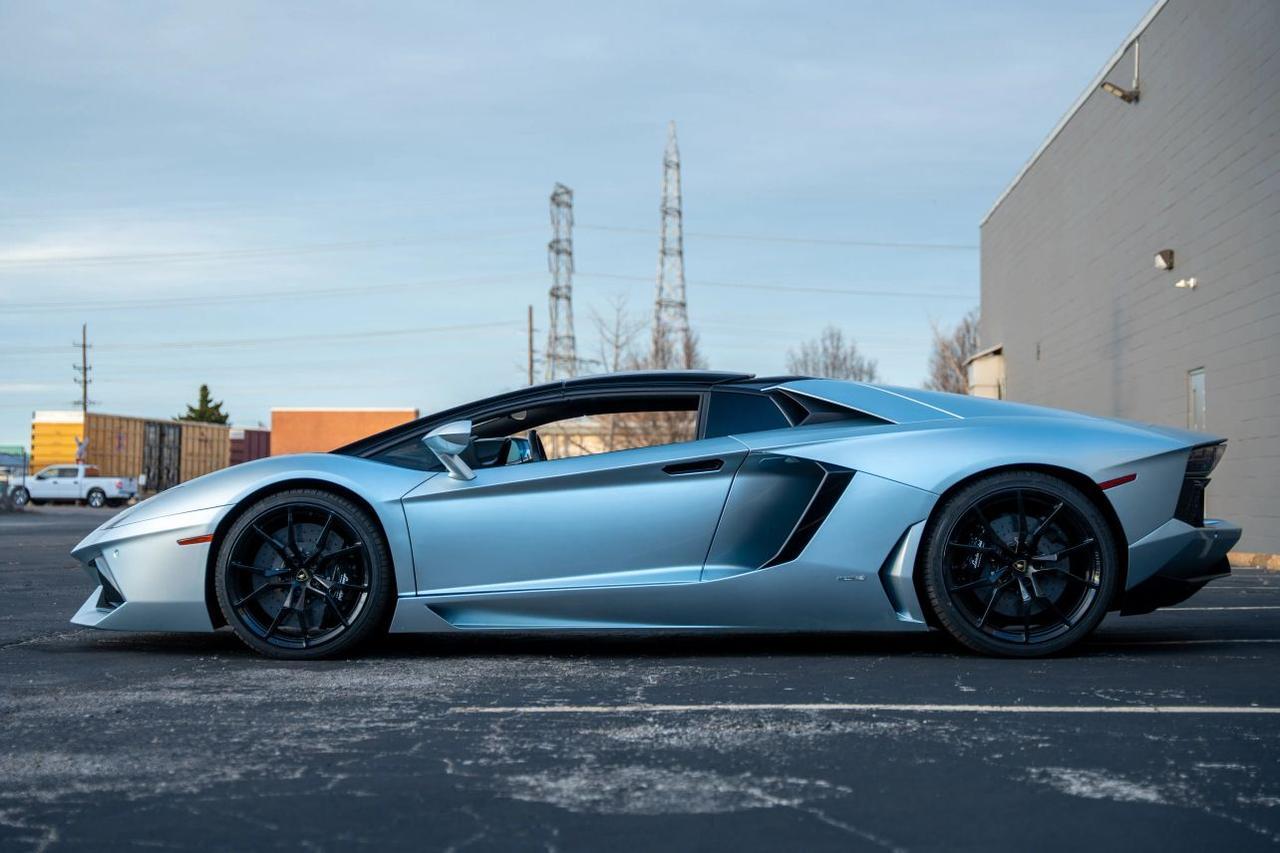 2013 Lamborghini Aventador LP 700-4 Roadster 2D St. Louis MO