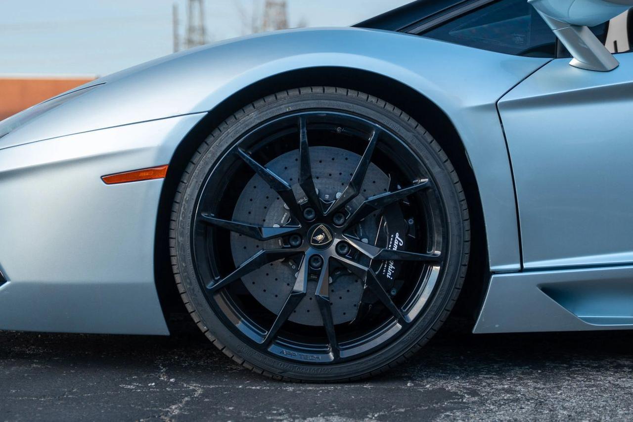 2013 Lamborghini Aventador LP 700-4 Roadster 2D St. Louis MO