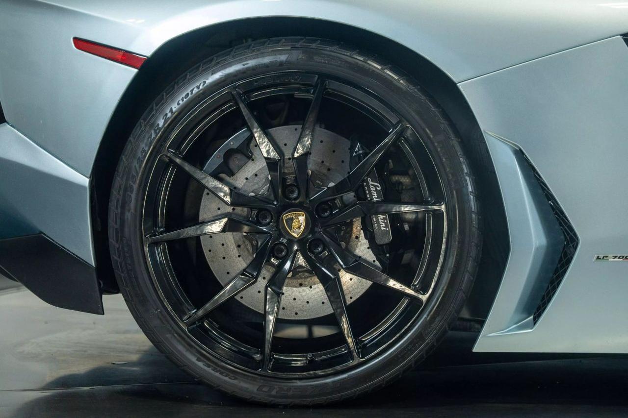 2013 Lamborghini Aventador LP 700-4 Roadster 2D St. Louis MO