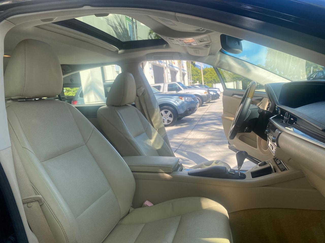 2013 Lexus ES 350 4dr Sdn LOW MILES 17,959 1 OWNER Pompano Beach FL