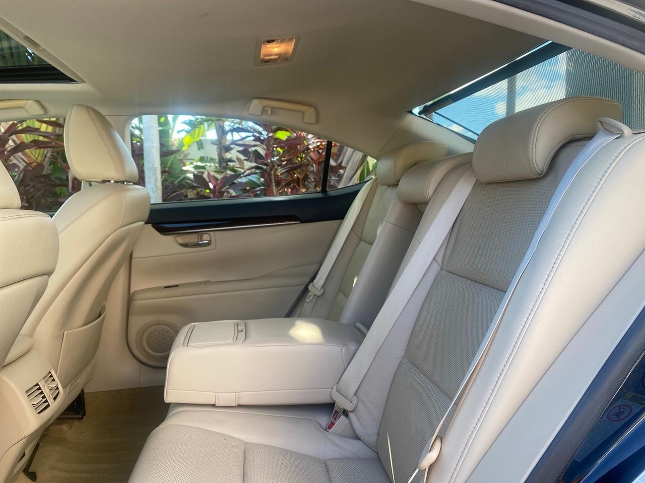 2013 Lexus ES 350 4dr Sdn LOW MILES 17,959 1 OWNER Pompano Beach FL