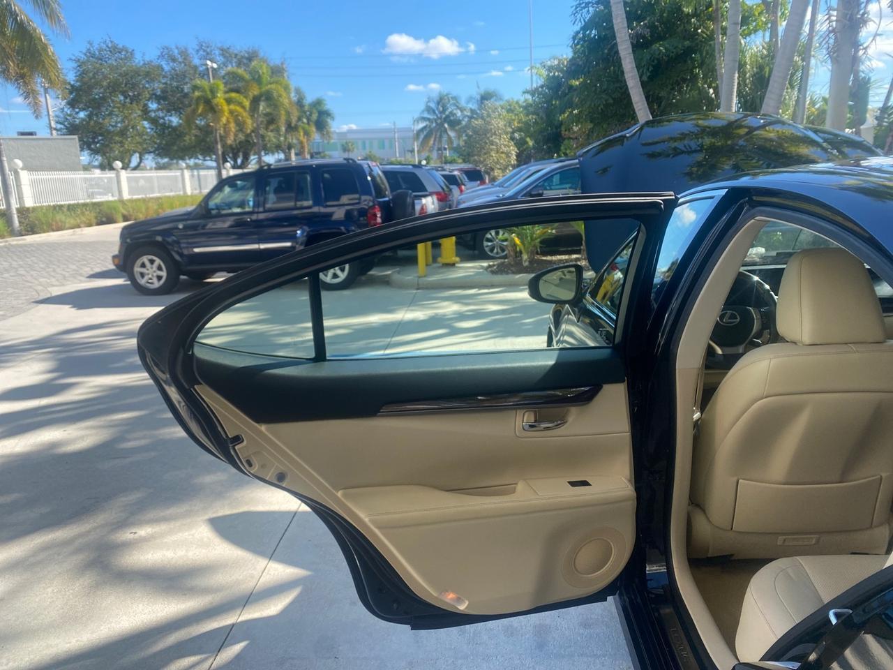2013 Lexus ES 350 4dr Sdn LOW MILES 17,959 1 OWNER Pompano Beach FL