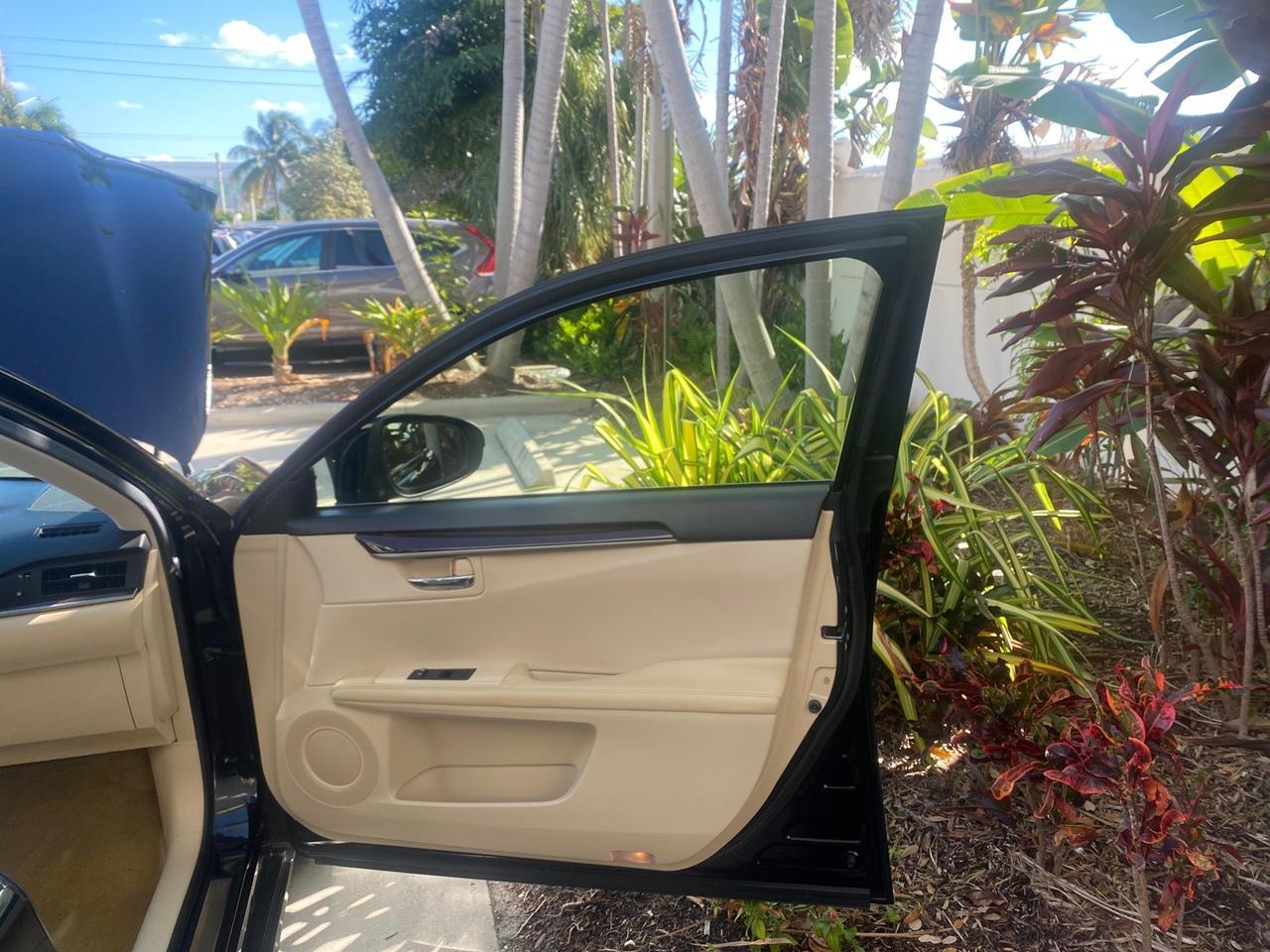 2013 Lexus ES 350 4dr Sdn LOW MILES 17,959 1 OWNER Pompano Beach FL