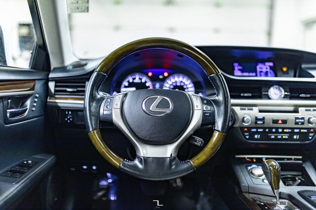 2013 Lexus ES 350 Premium Edition Leather Roof BCam Red Deer AB