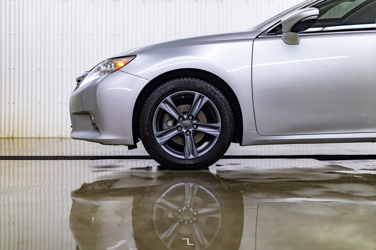 2013 Lexus ES 350 Premium Edition Leather Roof BCam Red Deer AB