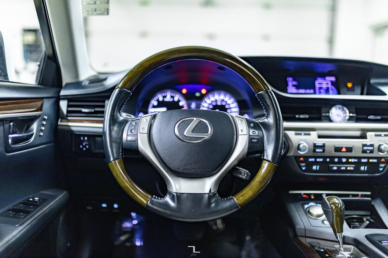 2013 Lexus ES 350 Premium Edition Leather Roof BCam Red Deer AB