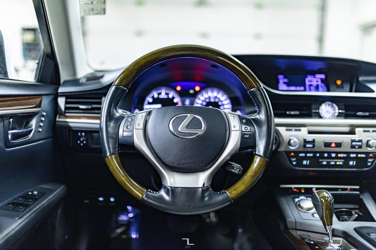 2013 Lexus ES 350 Premium Edition Leather Roof BCam Red Deer AB