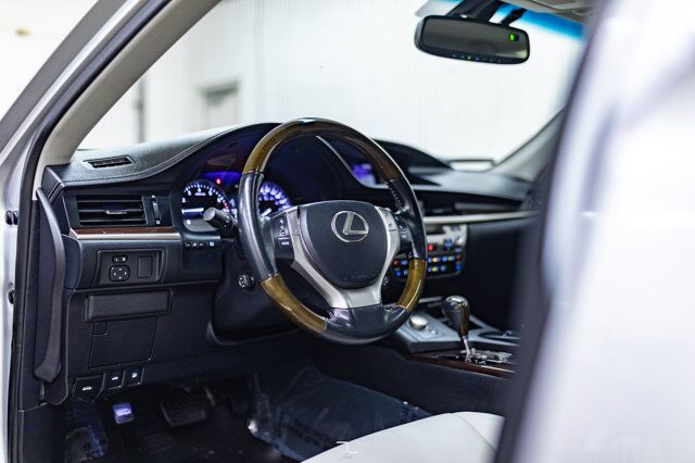 2013 Lexus ES 350 Premium Edition Leather Roof BCam Red Deer AB