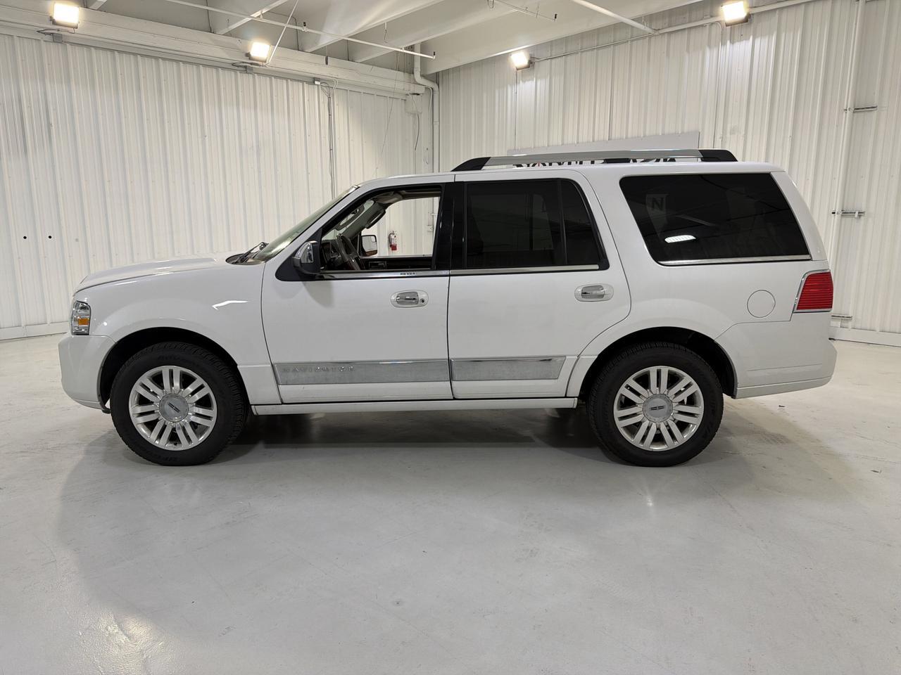 2013 Lincoln Navigator Base