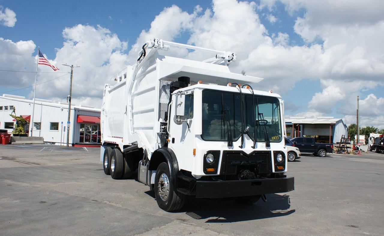 2013 Mack 600 40 yard EZ Pack Front Loader Garbage Truck