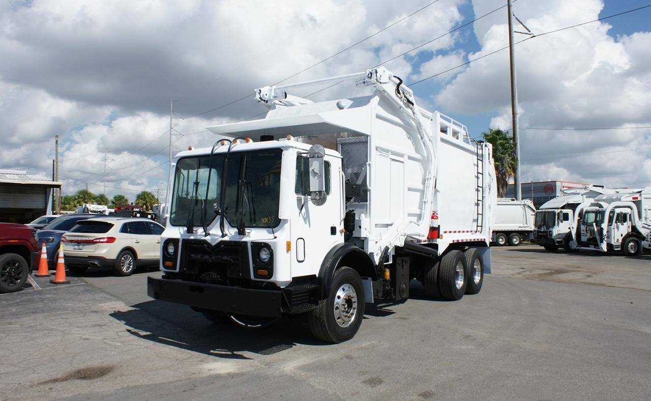 2013 Mack 600 40 yard EZ Pack Front Loader Garbage Truck