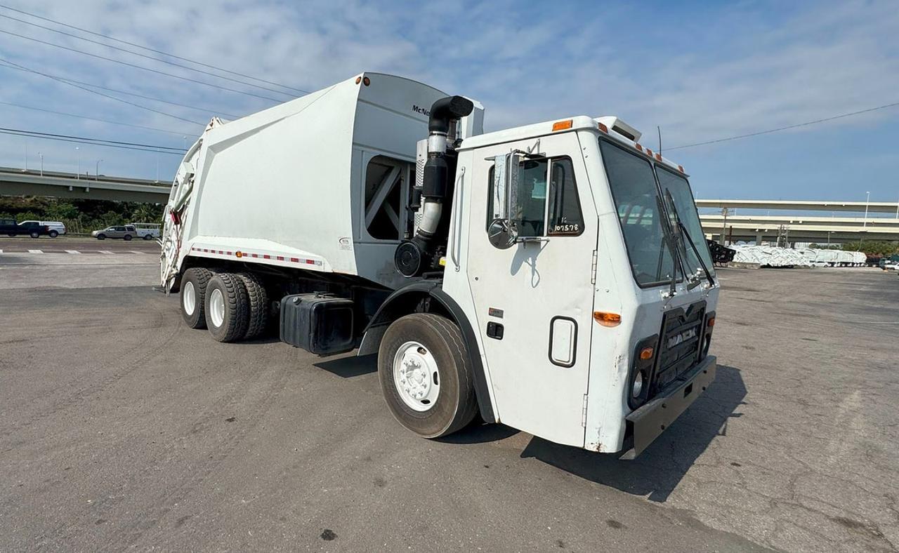 2013 Mack LEU613 25 yd McNeilus Rear Loader Garbage Truck