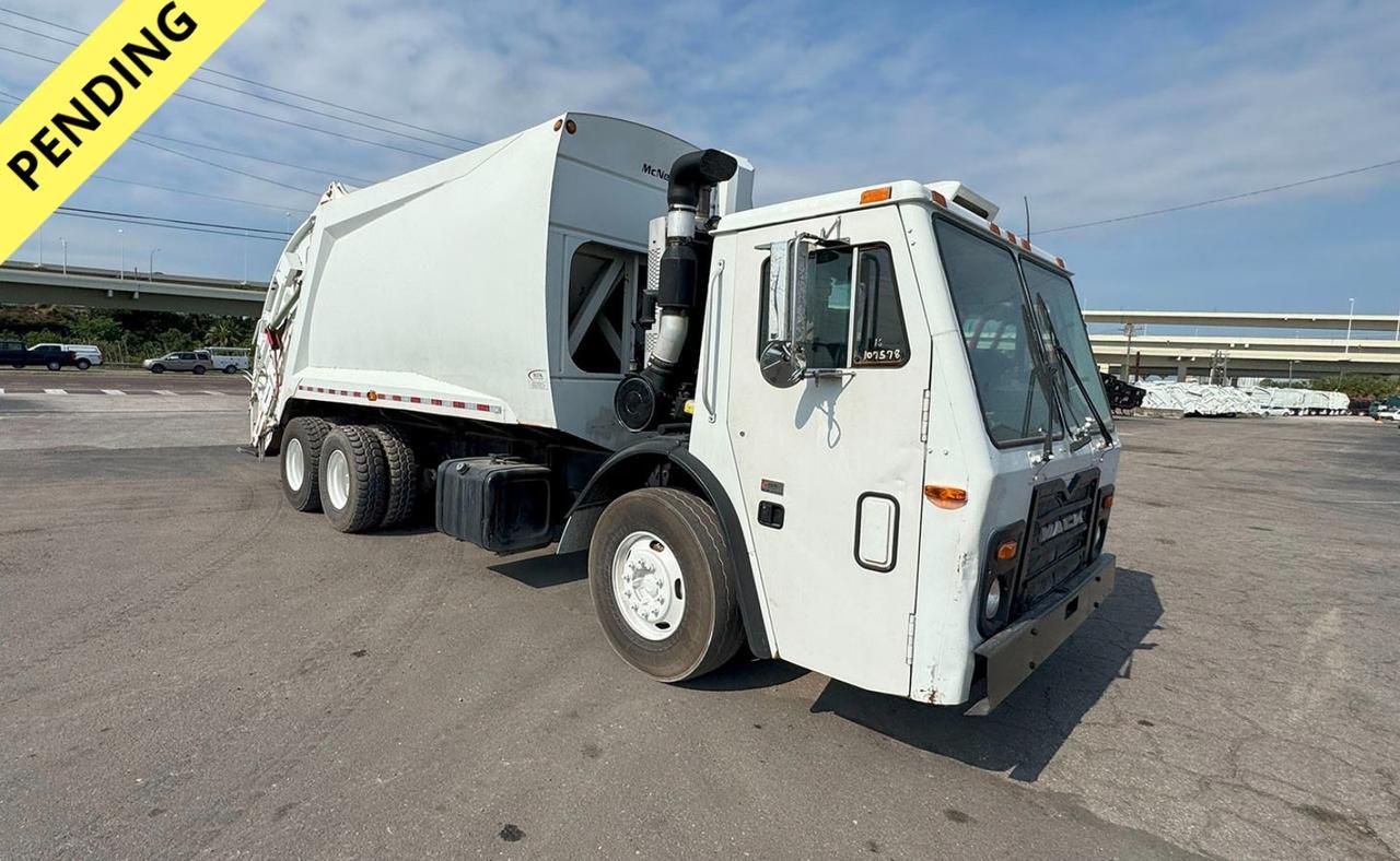 2013 Mack LEU613 25 yd McNeilus Rear Loader Garbage Truck