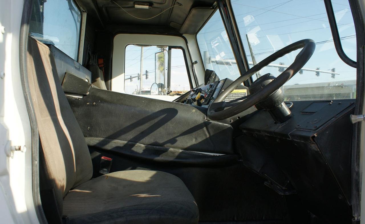 2013 Mack LEU613 25 yd McNeilus Rear Loader Garbage Truck Tampa FL