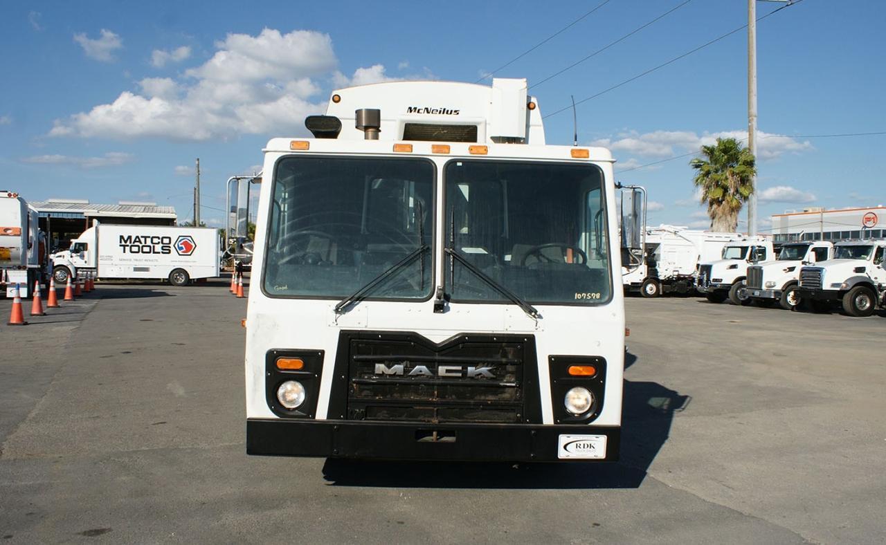 2013 Mack LEU613 25 yd McNeilus Rear Loader Garbage Truck