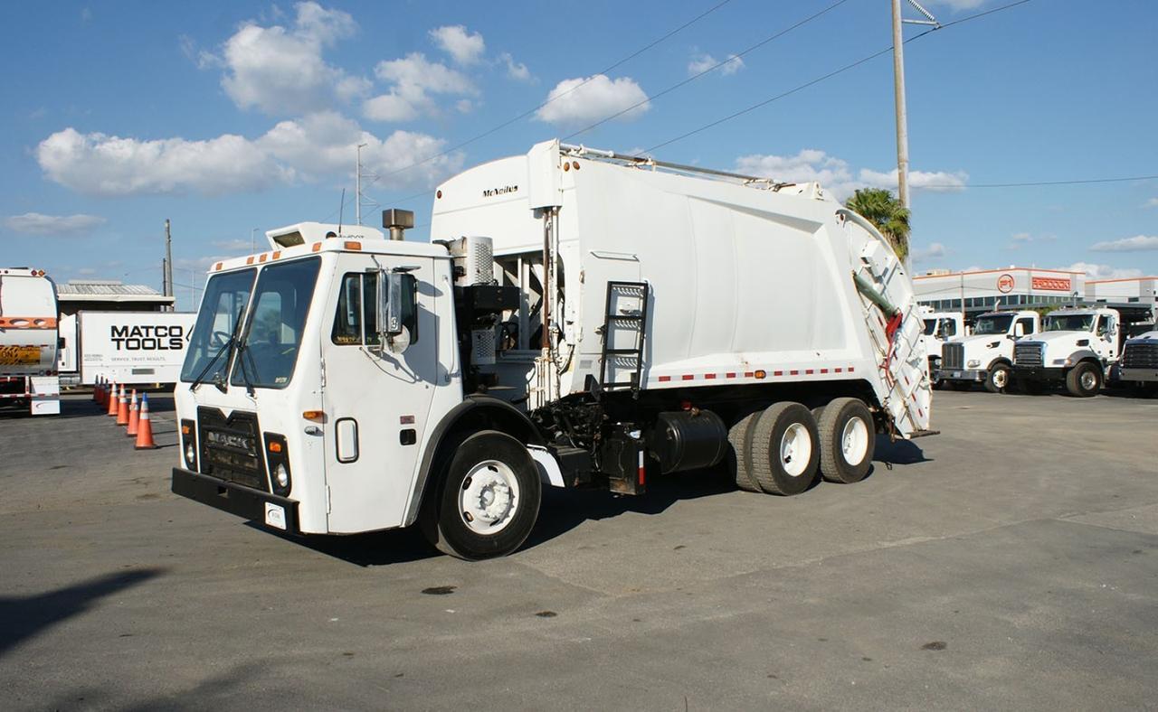 2013 Mack LEU613 25 yd McNeilus Rear Loader Garbage Truck Tampa FL