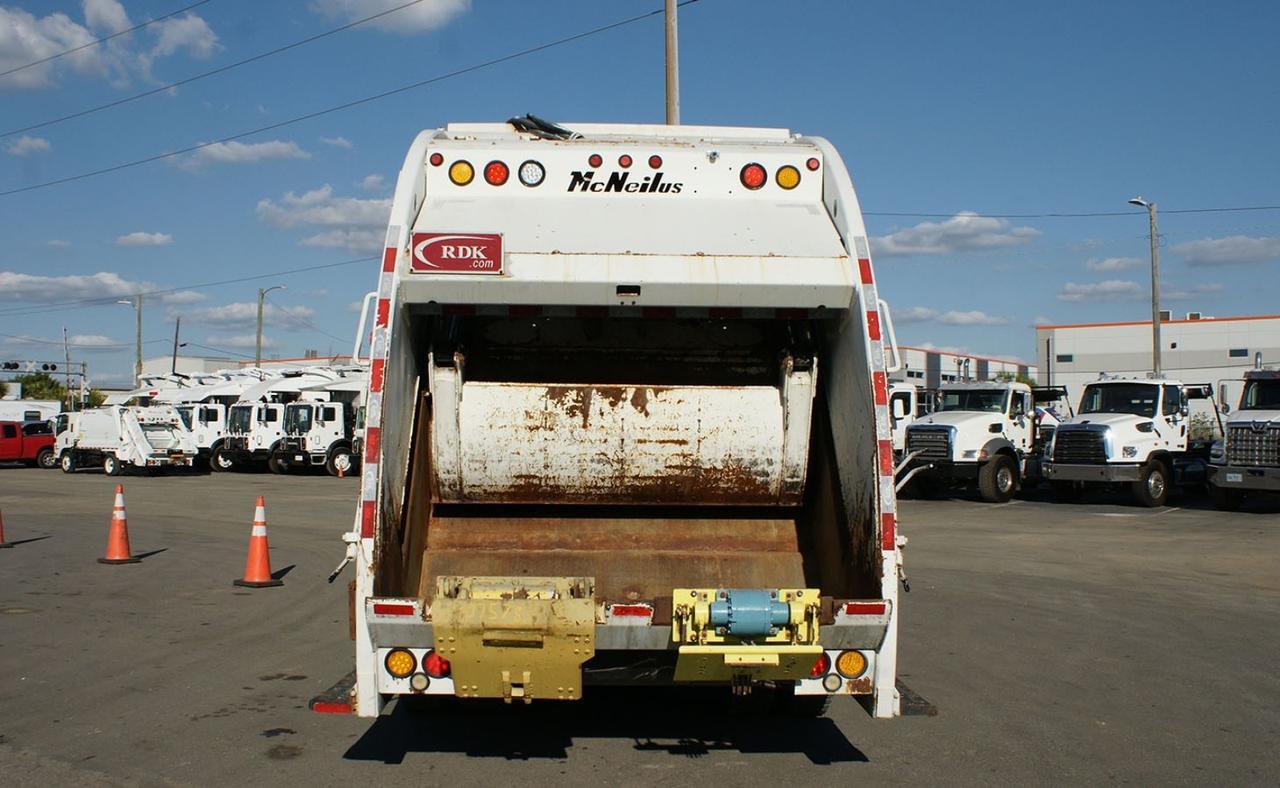2013 Mack LEU613 25 yd McNeilus Rear Loader Garbage Truck Tampa FL