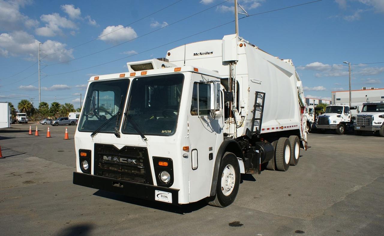 2013 Mack LEU613 25 yd McNeilus Rear Loader Garbage Truck Tampa FL
