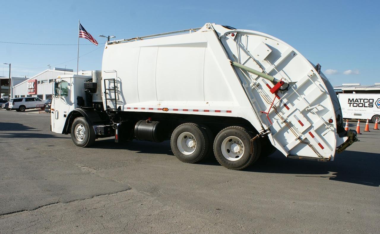 2013 Mack LEU613 25 yd McNeilus Rear Loader Garbage Truck Tampa FL