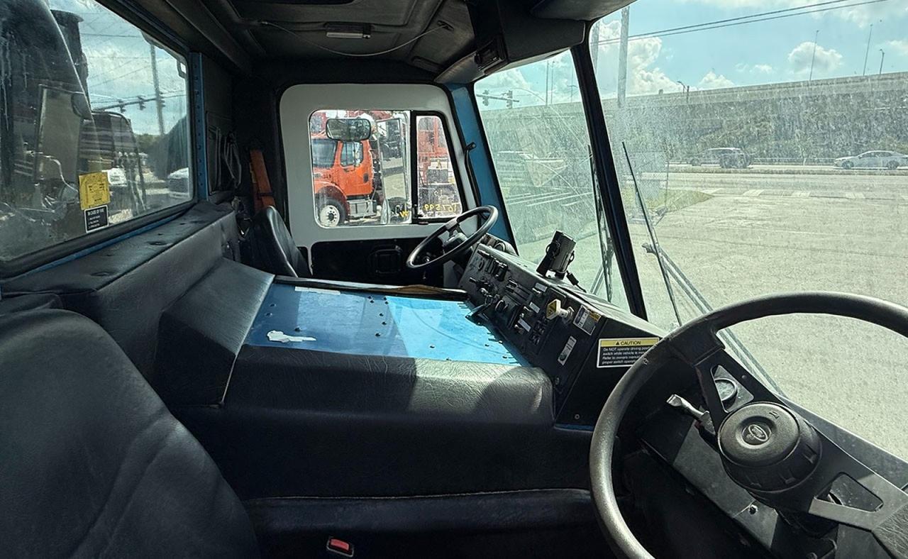 2013 Mack LEU613 25 yd McNeilus Rear Loader Tampa FL