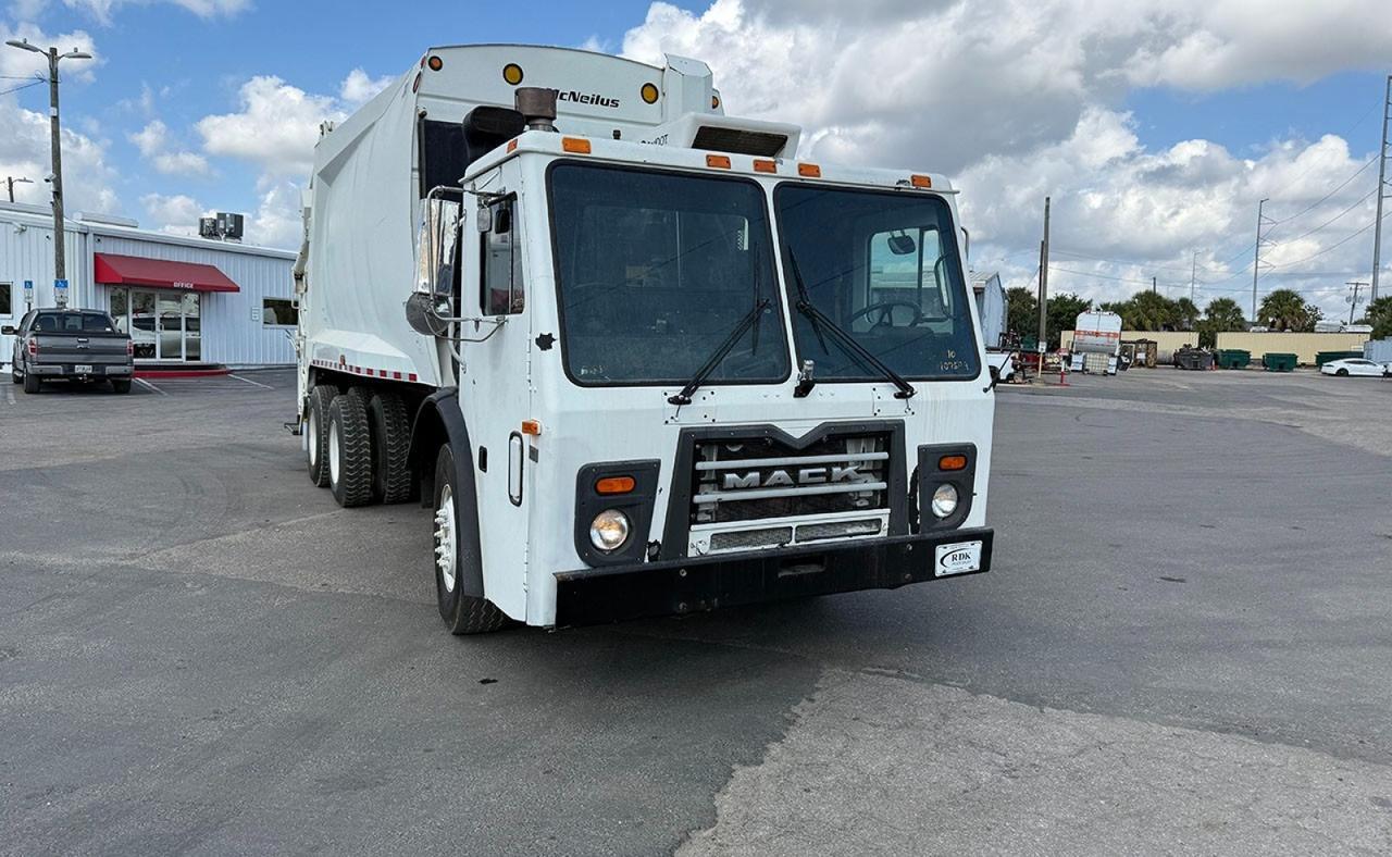 2013 Mack LEU613 25 yd McNeilus Rear Loader Tampa FL